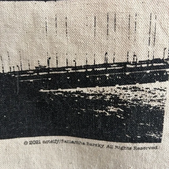 Like new recylced Canvas Tote Bag. San Francisco bridge heart balloon. - Picture 3 of 7